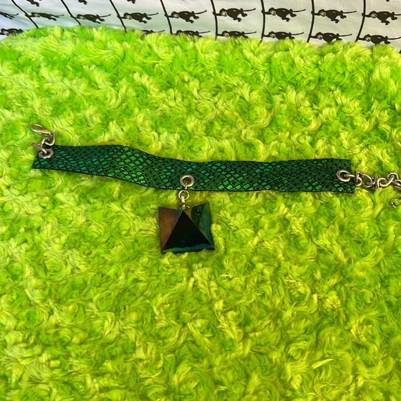 Rainbow titanium pyramid necklace choker - Picture 9 of 14